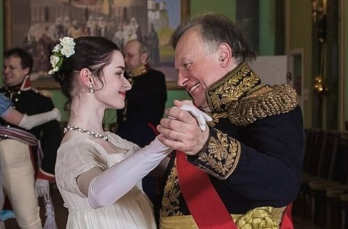 Müəllim tələbəsi olan sevgilisini güllələyib TİKƏ-TİKƏ DOĞRADI - FOTO-VİDEO