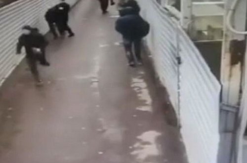 Hava limanında kişinin pulla dolu çantasını oğurladılar - VİDEO