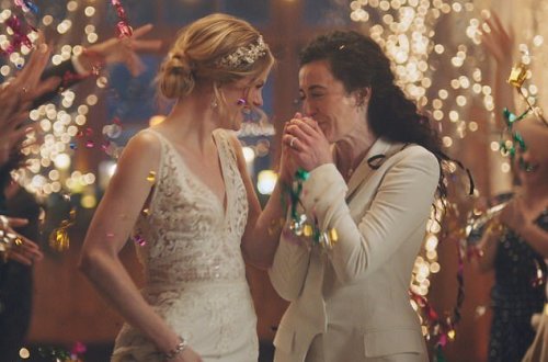 Eynicinslilərin öpüşdüyü bu reklama görə kanalı BOYKOT ETDİLƏR - VİDEO