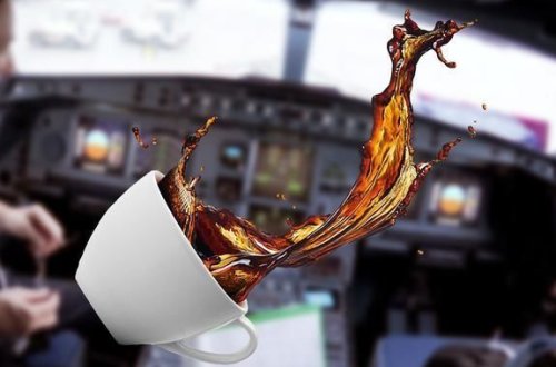 Мужчина сломал нос пассажирке самолета за пролитый на него кофе