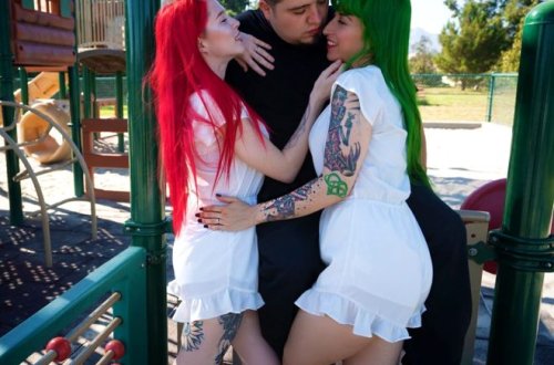 Dünya şokda: Bu kişi eyni anda 2 qadınla evlənir - Üçlüyün FOTOLARI