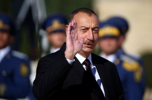 İlham Əliyev Vladimir Zelenskini qarşıladı