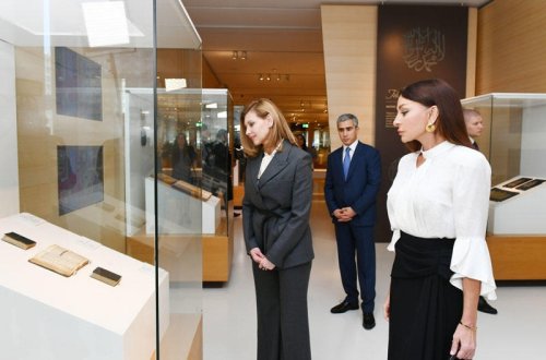 Ukraynanın birinci xanımı Yelena Zelenskaya Heydər Əliyev Mərkəzi ilə tanış olub - FOTO