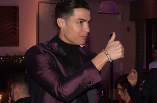 Ronaldu “Yuventus”un korporativində geyimi ilə seçildi – FOTO