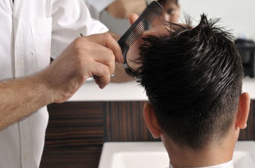 Клиент 40 лет ходит к одному и тому же парикмахеру, делая с ним одинаковые ФОТО