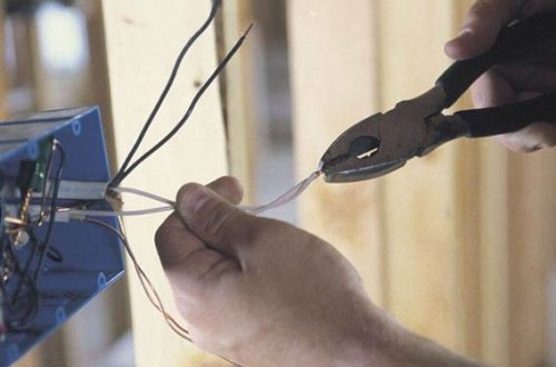 В Баку мужчина погиб от удара током