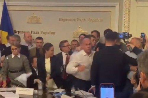 Ukraynalı deputatlar əlbəyaxa davaya çıxdılar - VİDEO
