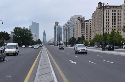 AA dövlət nömrə nişanlı avtomobil yol qadyasını belə pozdu-VİDEO