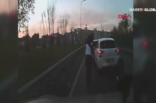 Qadını siqnal verdiyi üçün döydülər - VİDEO