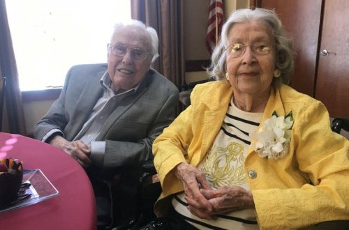 80 il evli olan dünyanın ən yaşlı cütlüyü ƏBƏDİ SEVGİNİN SİRRİNİ AÇDI - Yatağa heç vaxt...