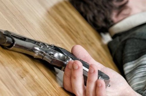 Polis sevgilisini öldürəndən sonra intihar etdi