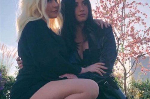 Bakıya gələn müğənninin sinəsi açıldı, pərt oldu - VİDEO - FOTO