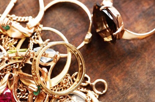 Bakıda qadın evdən 13 minlik qızıl apardı