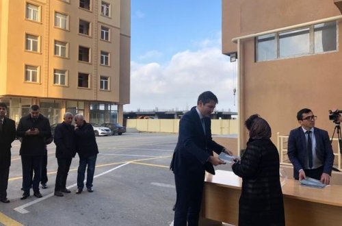 Şəhid ailələrinə və Qarabağ müharibəsi əlillərinə mənzillər verildi - FOTO