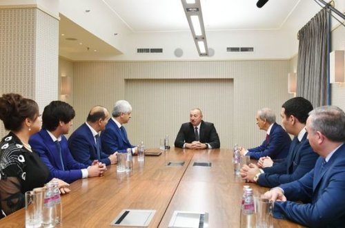 İlham Əliyev Sankt-Peterburqda Azərbaycan diaspor təşkilatlarının rəhbərləri ilə görüşdü - FOTO