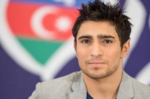 Работающий в США курьером Фарид Мамедов выступил на концерте с американской певицей - ФОТО