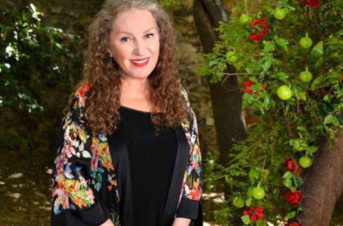 59 yaşlı aktrisa özündən xeyli cavan sevgilisiylə tutuldu - FOTO