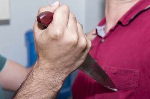 Xırdalan sakini ürəyindən bıçaqlanaraq qətlə yetirilib