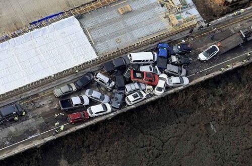 Bir qəzada 69 avtomobil bir-birinə girdi: 50 nəfər yaralandı - VİDEO