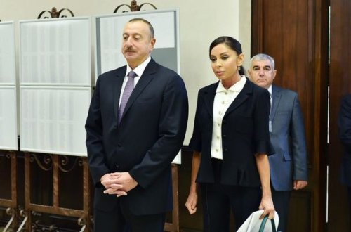 Ильхам Алиев и Мехрибан Алиева проголосовали на муниципальных выборах