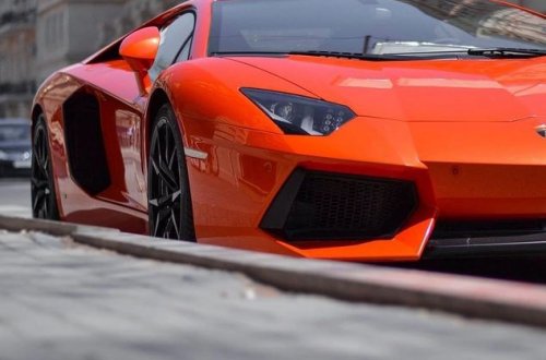 Varlıların Bakı küçələrindəki milyonluq oyuncaqları (FOTO)