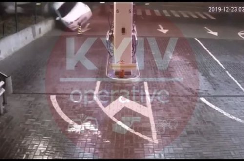 Водитель чудом спасся от влетевшего в его машину грузовика – ВИДЕО