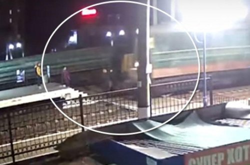 Qatar iki piyadanı vurub kənara tulladı - VİDEO