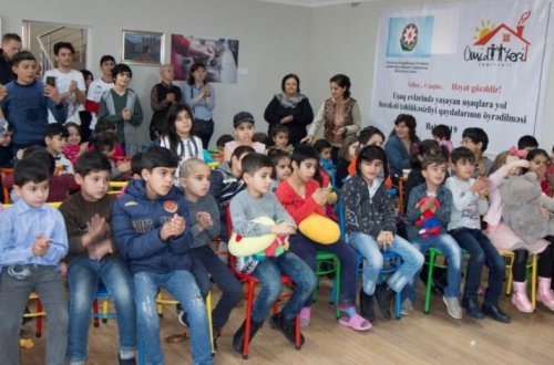 В Баку прошла благотворительная новогодняя акция «Дорогами добра» - ФОТО