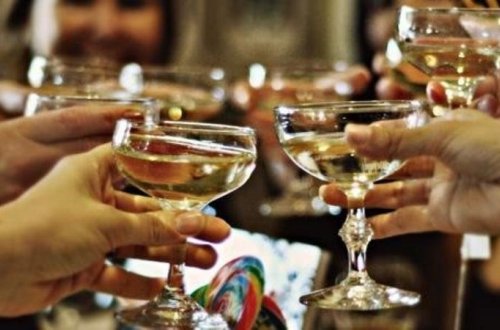 Bakıda içkidən zəhərlənib ölən polis zabitinin videosu yayıldı - YENİLƏNDİ