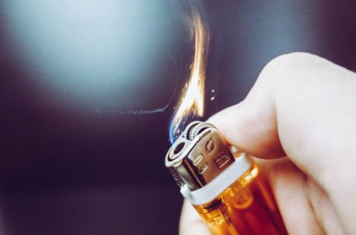 Çaxmaqla oynayan azyaşlı yanğın törətdi - FOTO