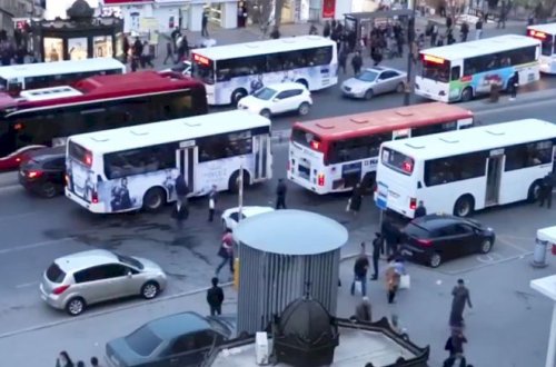 Bakı sakinlərinə şad xəbər: bu avtobuslar səhərə qədər işləyəcək - SİYAHI