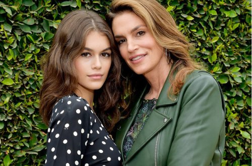 Sindi Kroufordun qızı alt paltarında poz verdi - FOTO