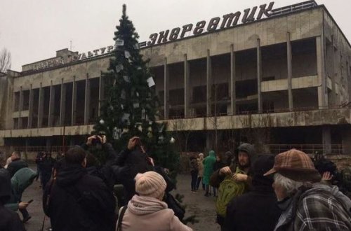 В Чернобыле впервые с момента аварии установили новогоднюю елку – ФОТО