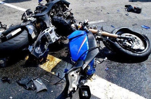 Pirallahıda yük maşını motosikletlə toqquşdu