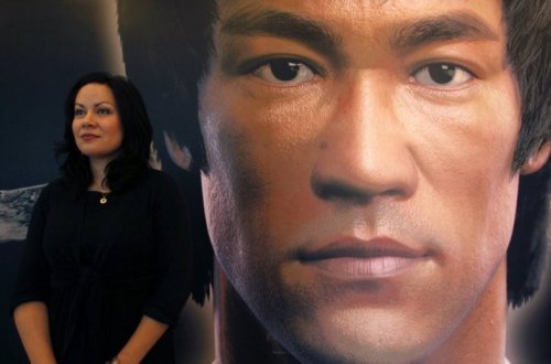 Дочь Брюса Ли потребовала 30 миллионов долларов от китайской сети фастфуда за изображение отца на логотипе