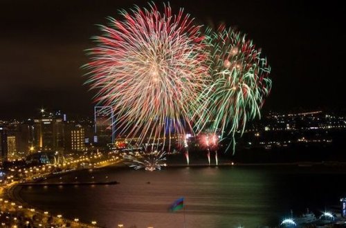 Завтра небо над Баку озарит новогодний салют