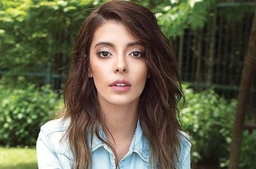 Türkiyəli aktrisa Azərbaycan mahnısı ifa etdi - VİDEO