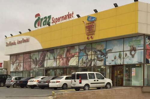 “Araz”dan alınan konfetin içindən qurd çıxdı - FOTO