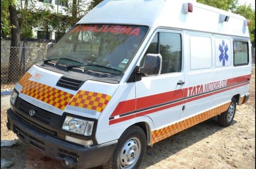 В Индии после пожара обрушилось здание, под завалами находятся люди