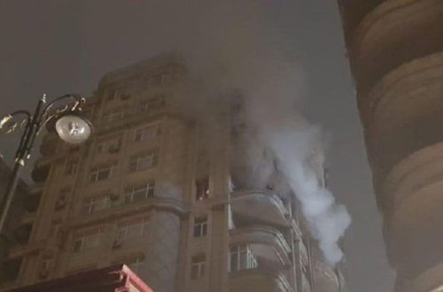 В Баку в высотном доме произошел пожар - ФОТО