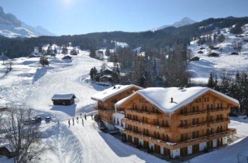 Jurnalist milyarderi Alp dağlarında yaxaladı, o isə müsahibə üçün şərt qoydu