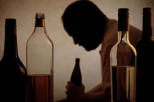 Bu spirtli içkiləri harda görsəniz uzaq durun - Azərbaycanlı kardioloqdan dəhşətli SİYAHI