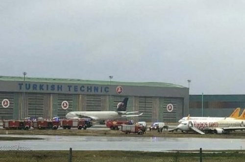 В аэропорту Стамбула самолет сошел со взлетно-посадочной полосы - ВИДЕО