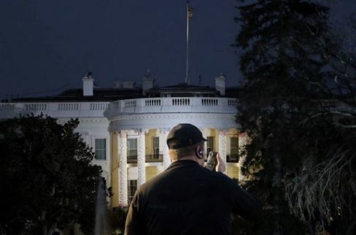 Ağ Evdə təhlükəsizlik qorxusu: Silahlılar cəlb edildi