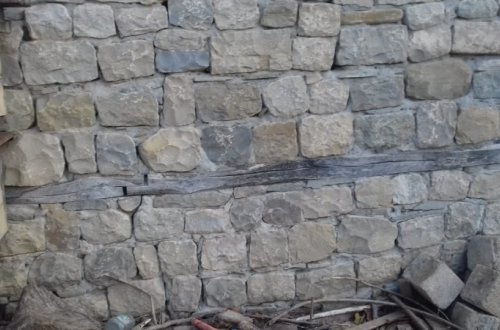 Ağsuda kənd icra nümayəndəsi dövlət vəsaitilə qohum-əqrəbalarının evini təmir etdirir - FOTOLAR