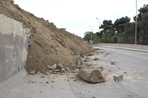 Bakıda sürüşmədən sonra bu yol bağlandı - DİQQƏT