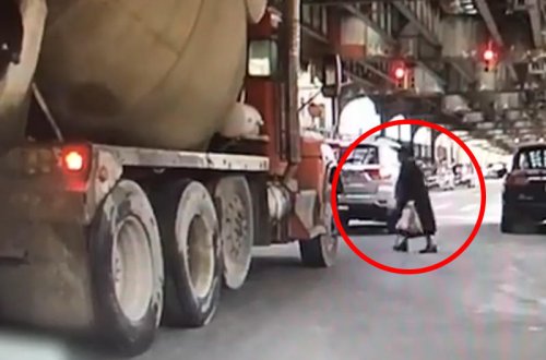 68 yaşlı qadın beton mikserinin altında qaldı - ANBAAN VİDEO