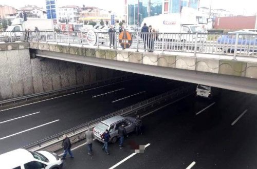 Ailəsi ilə gedərkən qəflətən özünü körpüdən atdı - FOTO