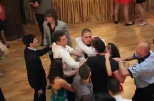 Bakıda tanınmış şadlıq sarayındakı toyda kütləvi dava: yaralılar var