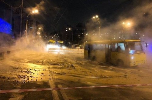 В центре Киева прорвало теплотрассу: 9 человек получили ожоги - ВИДЕО
